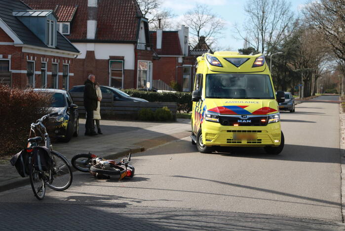 Scooterrijder gewond bij botsing met paal
