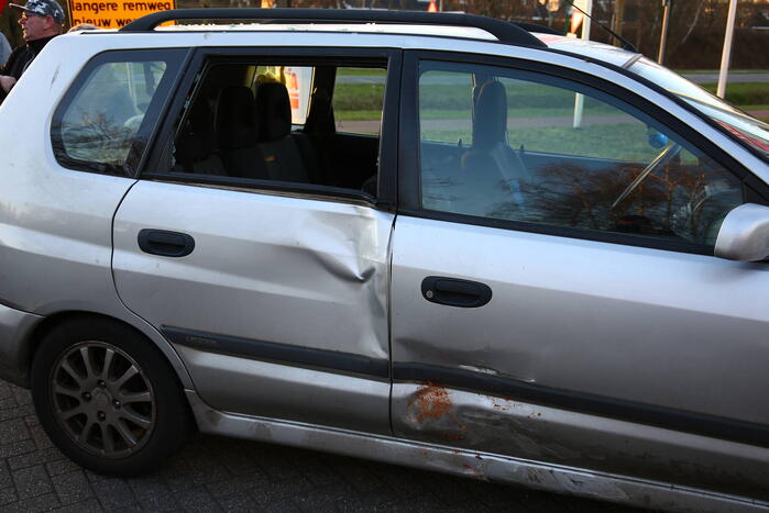 Scooterrijder en automobilist in botsing