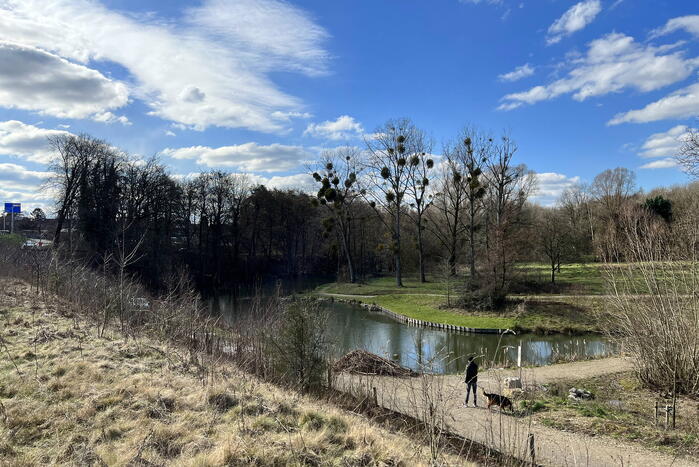 Gebied groot afgezet naar persoon te water