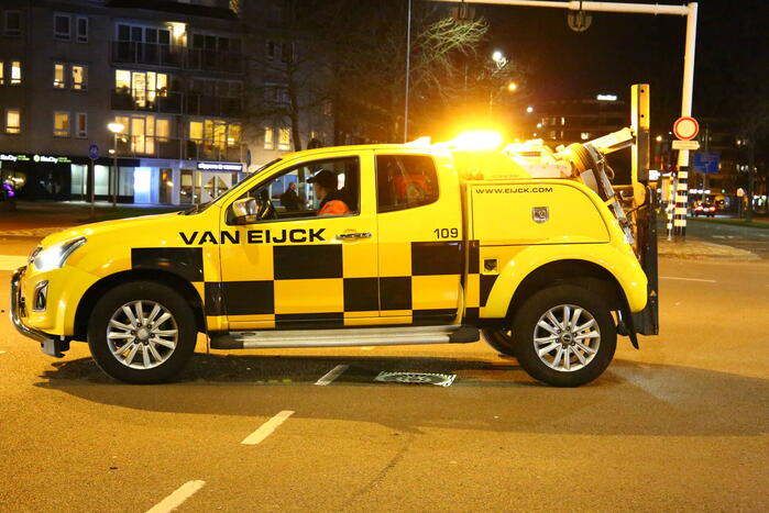 Veel schade bij botsing tussen twee bestelbussen