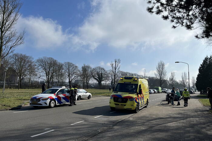 Motorrijder gewond bij botsing met auto