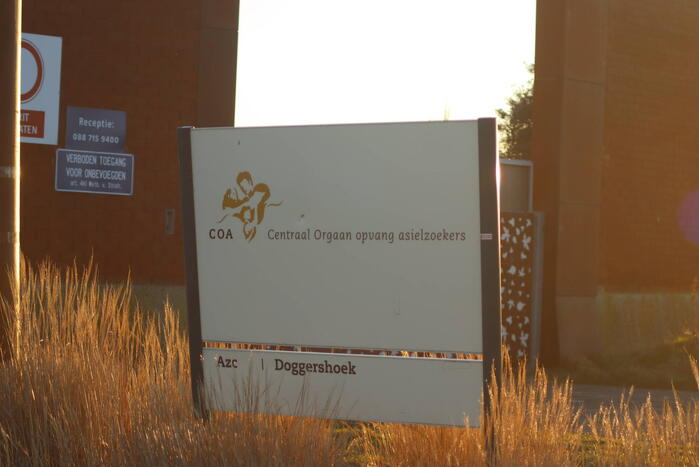 Gewonde en aanhoudingen na steekincident bij AZC