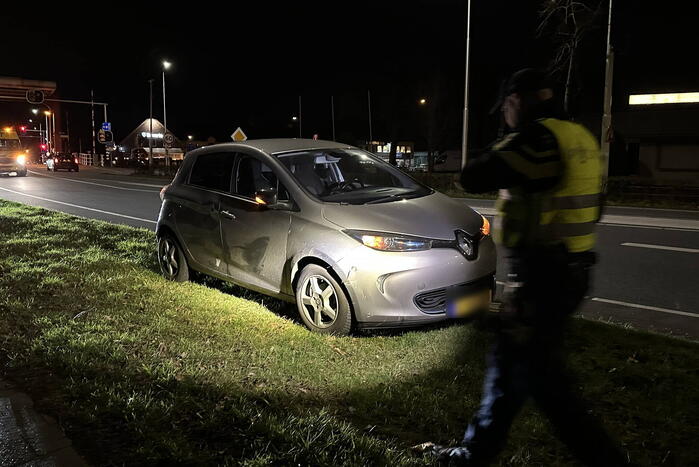 Twee gewonden na aanrijding tussen auto en scooter