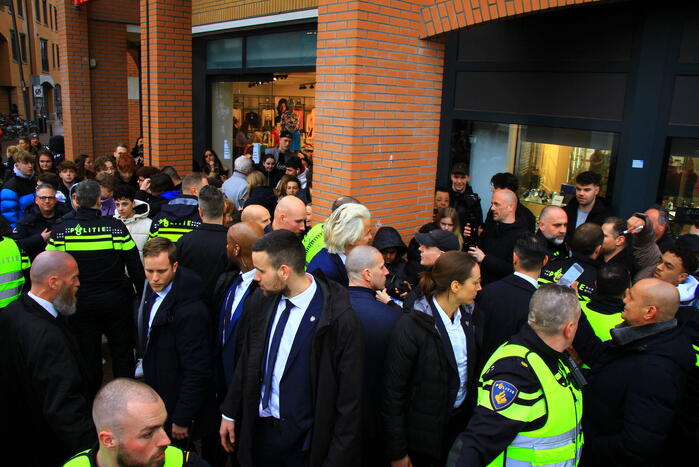 Bezoek Geert Wilders trekt veel bekijks
