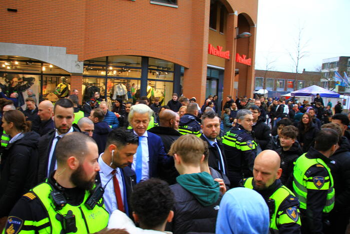 Bezoek Geert Wilders trekt veel bekijks