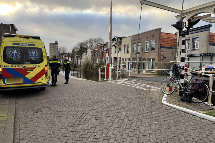 Fietser gewond na te water raken