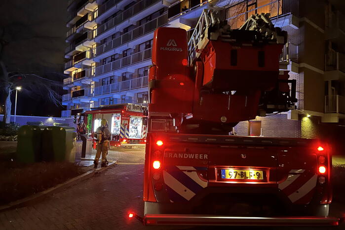 Brand in keuken van flatwoning