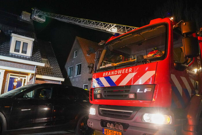 Brand in schoorsteen van woning