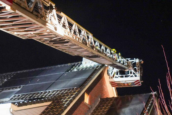 Brand in schoorsteen van woning
