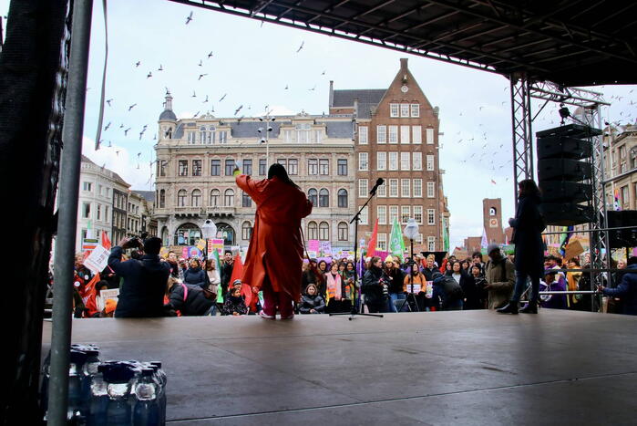 Grote drukte bij feminist march