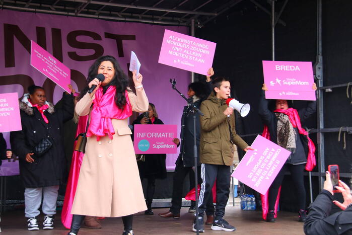 Grote drukte bij feminist march