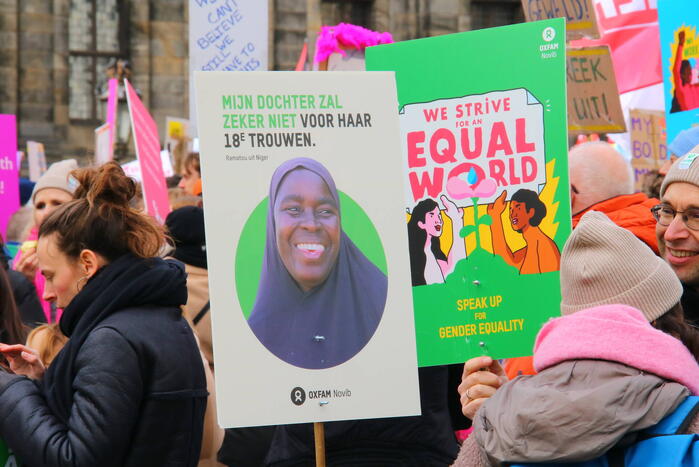 Grote drukte bij feminist march