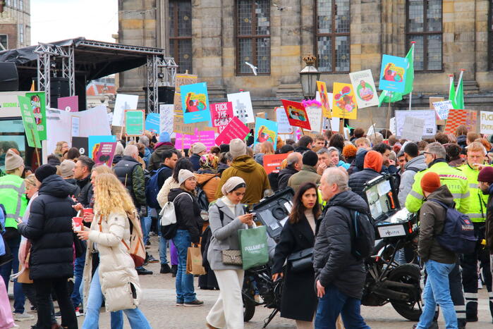 Grote drukte bij feminist march