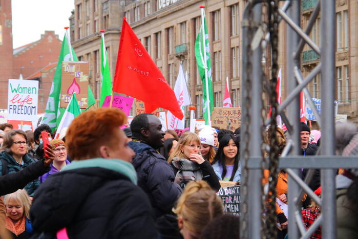 Grote drukte bij feminist march
