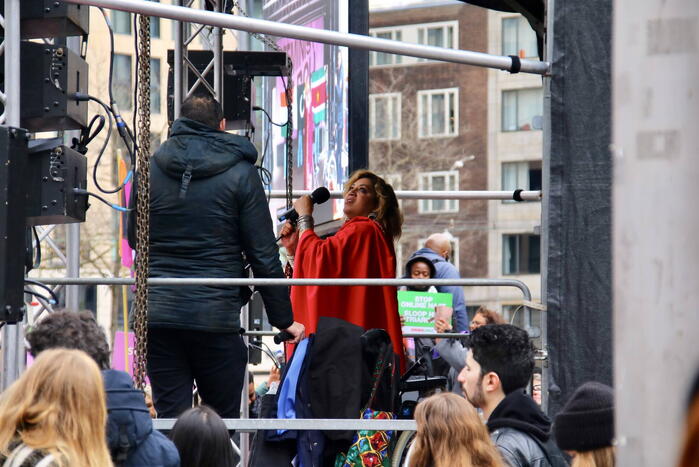 Grote drukte bij feminist march
