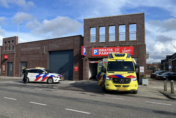 Voetganger gewond bij botsing met auto