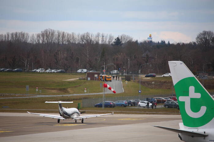 Vliegtuig krijgt klapband tijdens landing