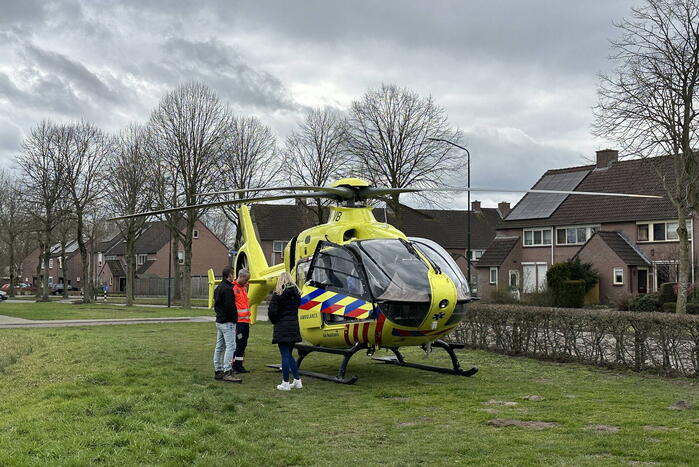 Persoon gewond na val in woning