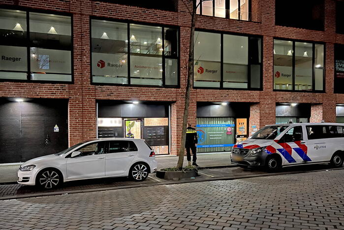 Twee personen plegen gewapende woningoverval op IJburg