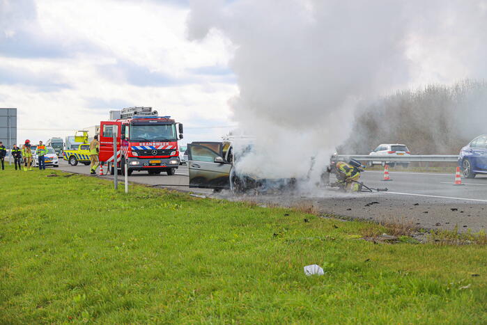 Mercedes verwoest door brand