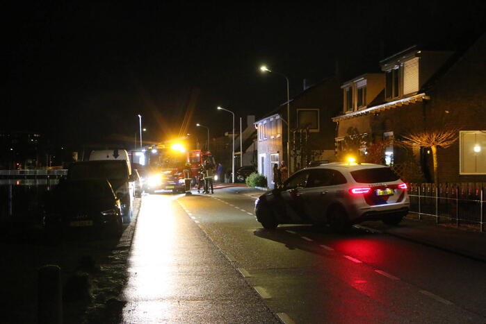 Grote brand in loods met auto's