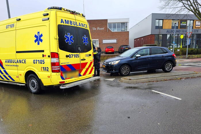 Flink bezorger aangereden door automobilist