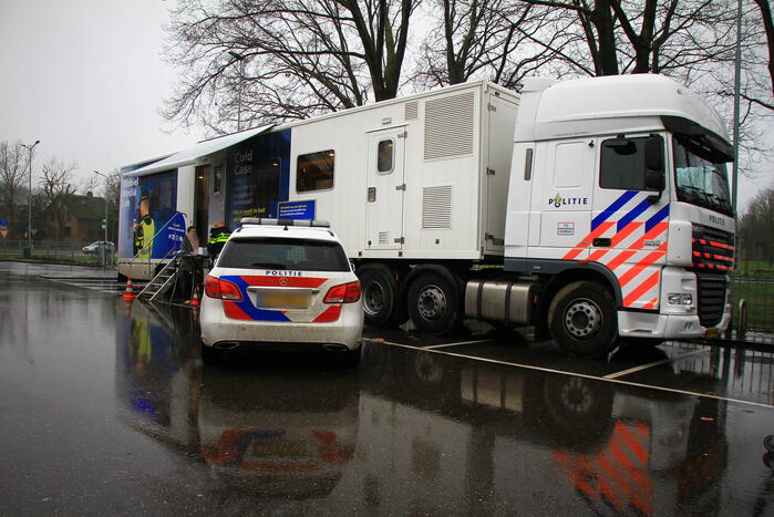 Mobiel Media Lab op parkeerterrein Lidl