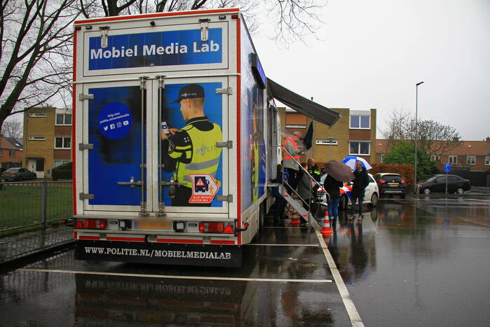 Mobiel Media Lab op parkeerterrein Lidl