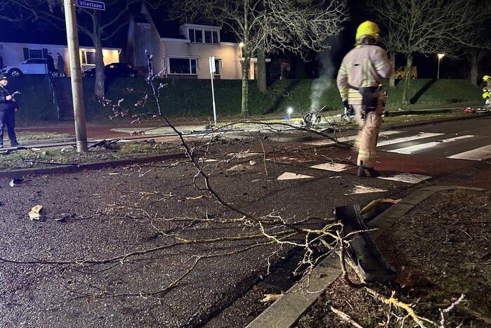 Auto belandt op de kop bij ongeval