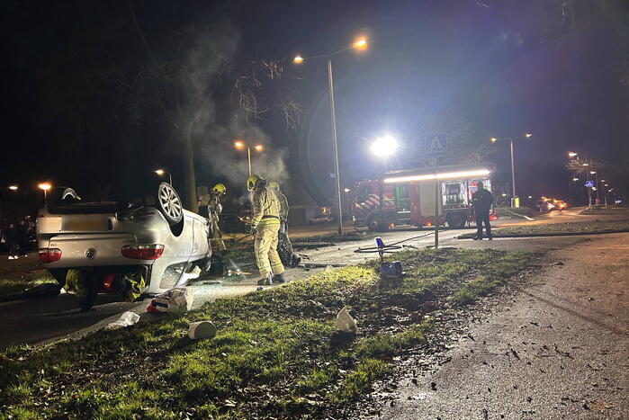 Auto belandt op de kop bij ongeval