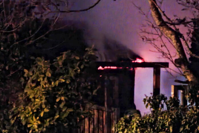 Schuur verwoest door uitslaande brand