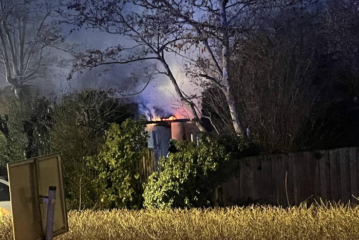 Schuur verwoest door uitslaande brand