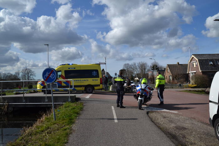 Fietser geschept door bestelbus