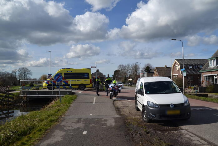 Fietser geschept door bestelbus