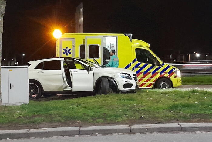 Twee voertuigen in botsing op afrit van snelweg