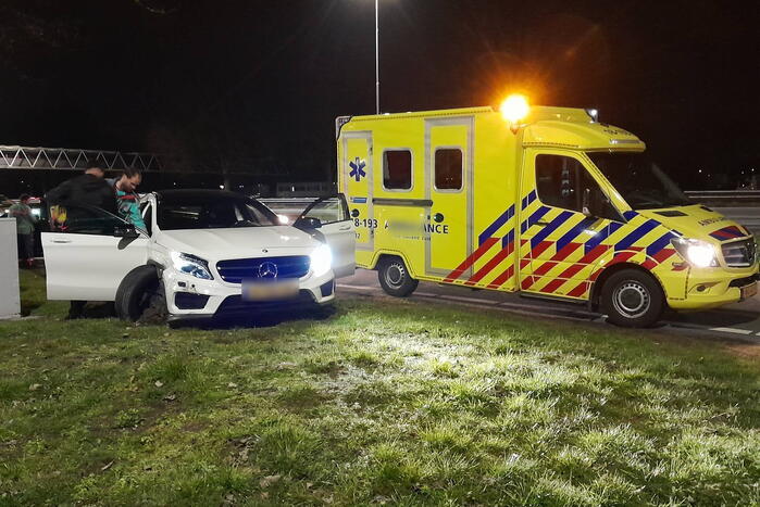 Twee voertuigen in botsing op afrit van snelweg