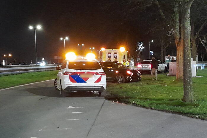 Twee voertuigen in botsing op afrit van snelweg
