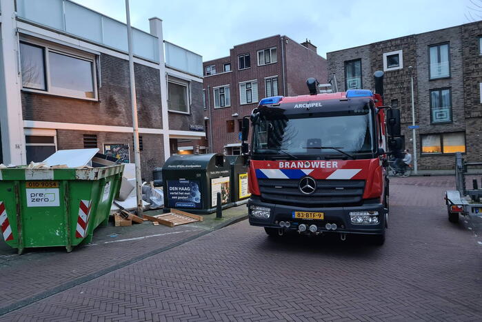 Brandweer verwijdert zonnescherm