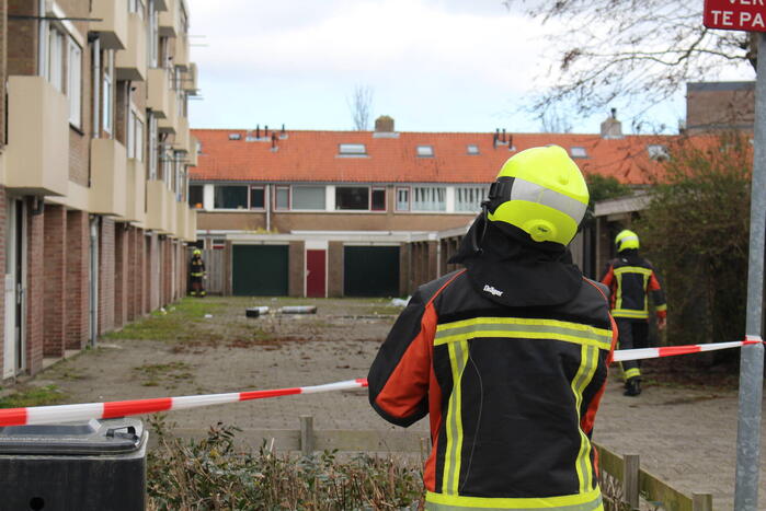 Dakdekkers spullen waaien van dak