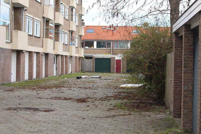 Dakdekkers spullen waaien van dak