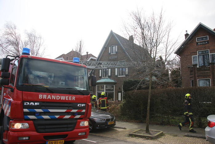 Dakdeel laat los door harde wind