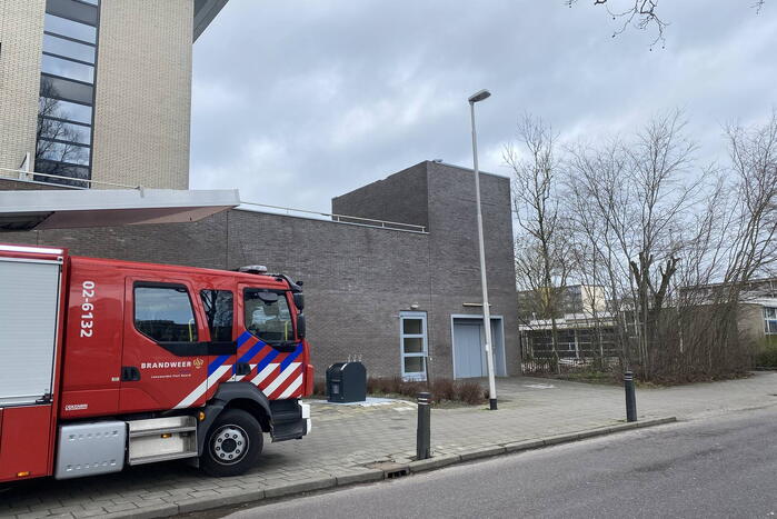 Dak van wooncomplex laat los door storm