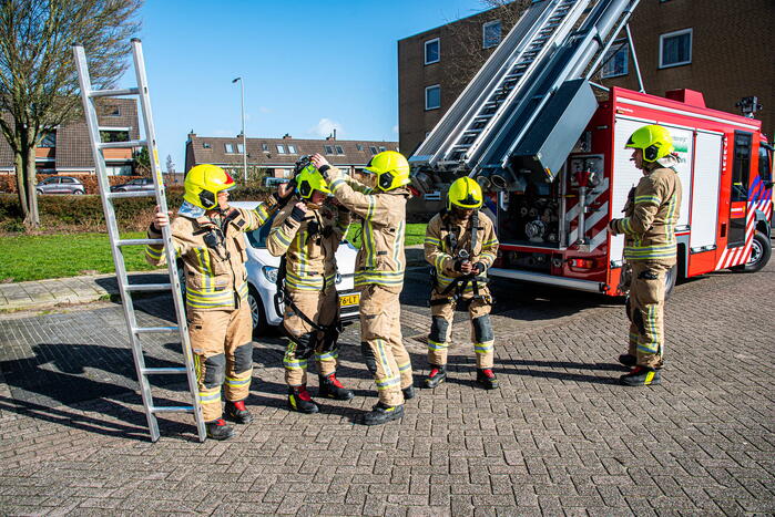 Zonnescherm laat los door harde wind