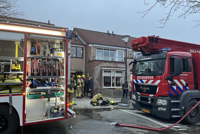 Persoon gewond bij flinke woningbrand