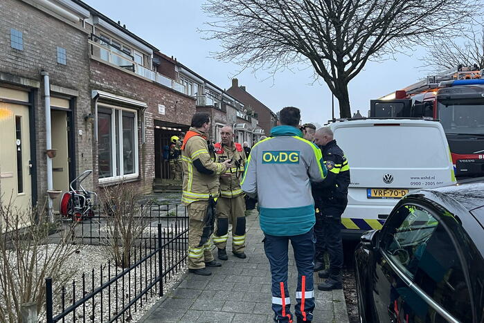 Persoon gewond bij flinke woningbrand