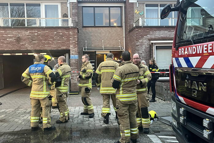 Persoon gewond bij flinke woningbrand