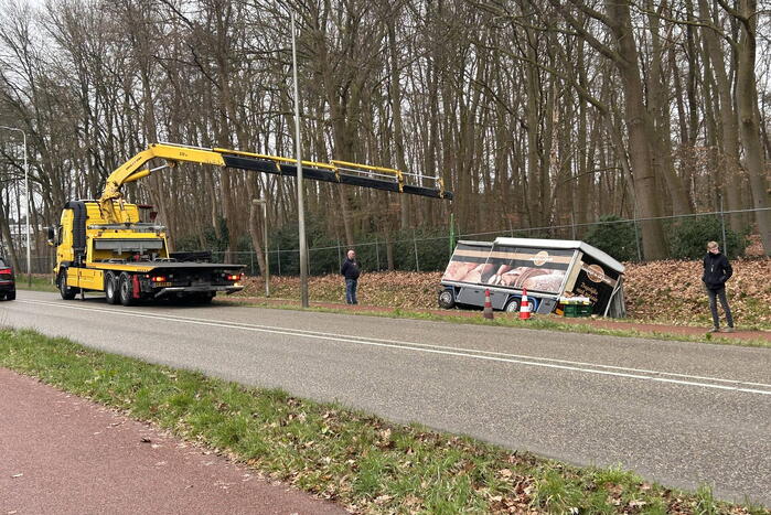 Aanhanger van vrachtwagen schiet los