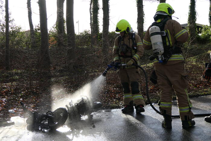 Scooter volledig uitgebrand