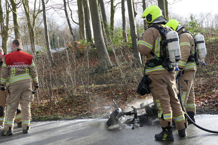 Scooter volledig uitgebrand