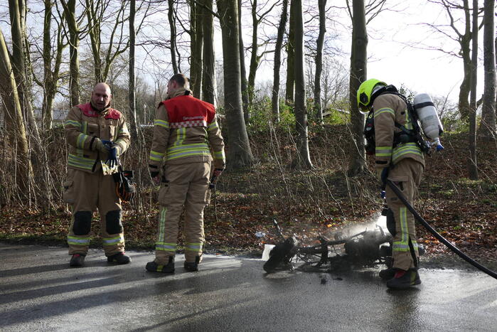 Scooter volledig uitgebrand